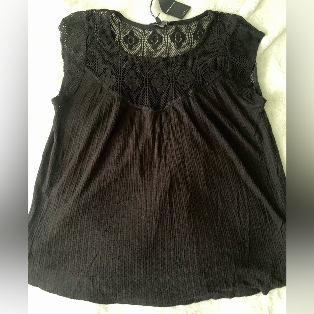 Nwt lacey crochet knit top